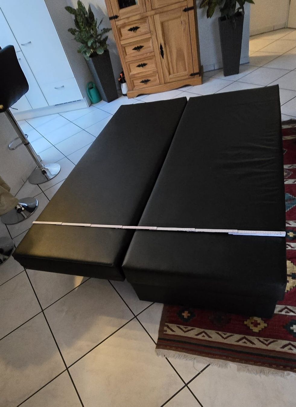 Sofas: schwarze Kunstleder.- Schlafcouch – D'occasion à Kirchberg BE par wol_ql9p 2