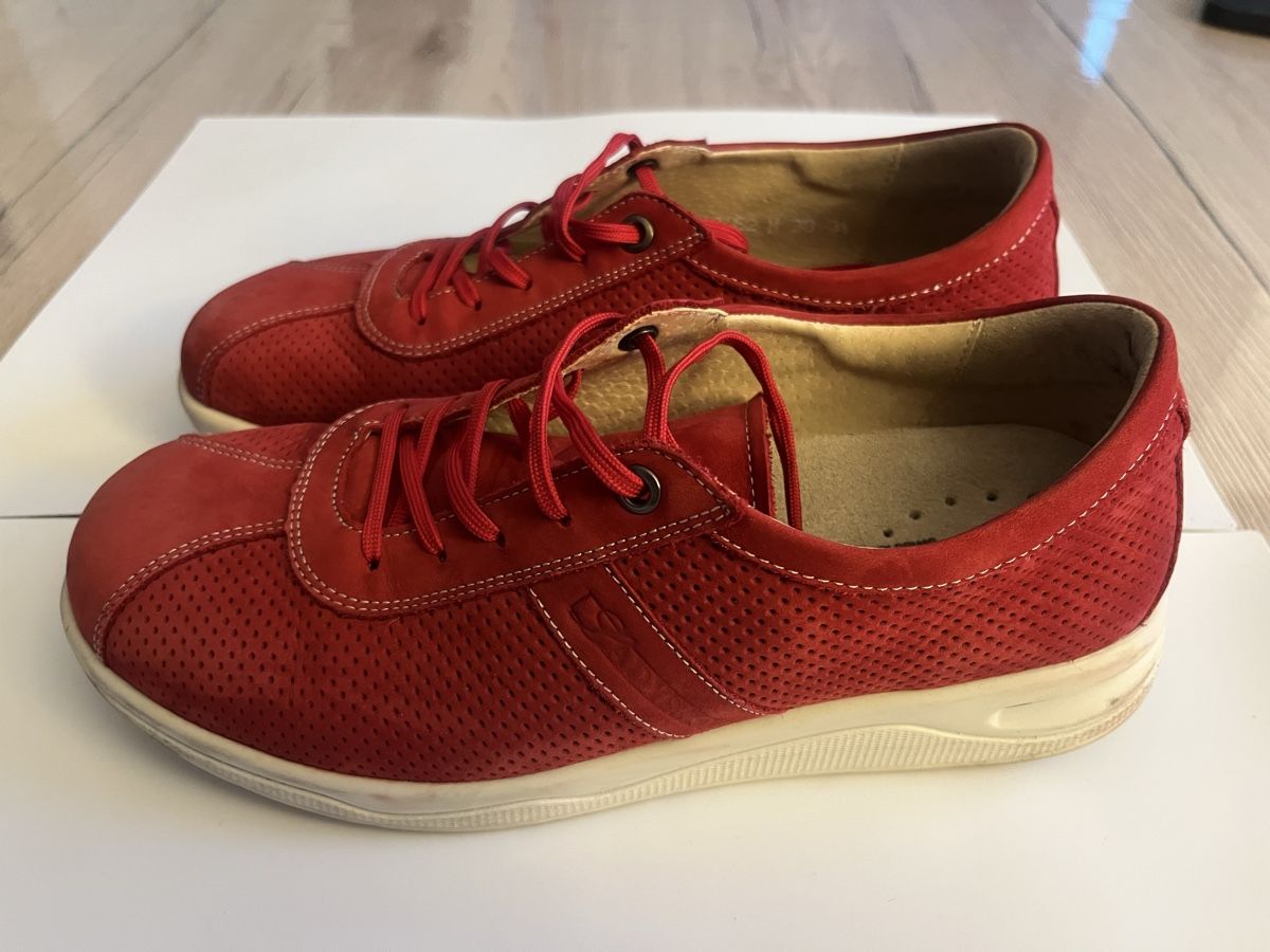 Helvesko Scarpe da donna: Chaussures dames Helvesko – Usato da Fleurier venduto da Chadow7080 1