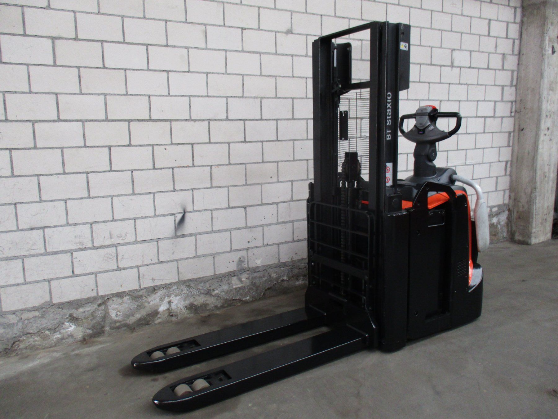 Toyota Carrelli elevatori e a forche: STAPLER TOYOTA SPE200D AMEISE 30 – Usato da Seon venduto da zomahandel 1