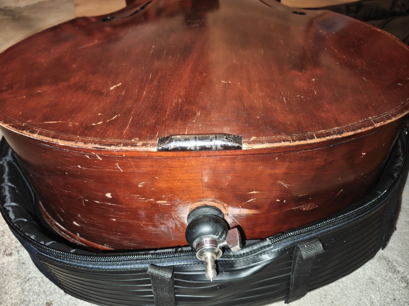 Instruments de musique: Kontrabass  Defekt – Défectueux à Boniswil par Alessio42 1