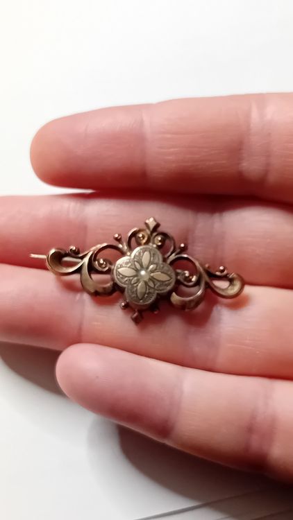 Ancienne Broche En Bronze Gravé Avec Perle Rouge - Bijou Vintage Femme - Réf. 5864