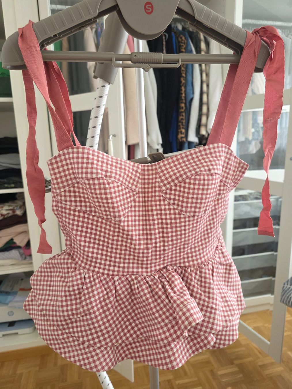 Top: Haut d'été taille S – Nuovo (secondo la descrizione) da Renens VD venduto da Iepurica19avril