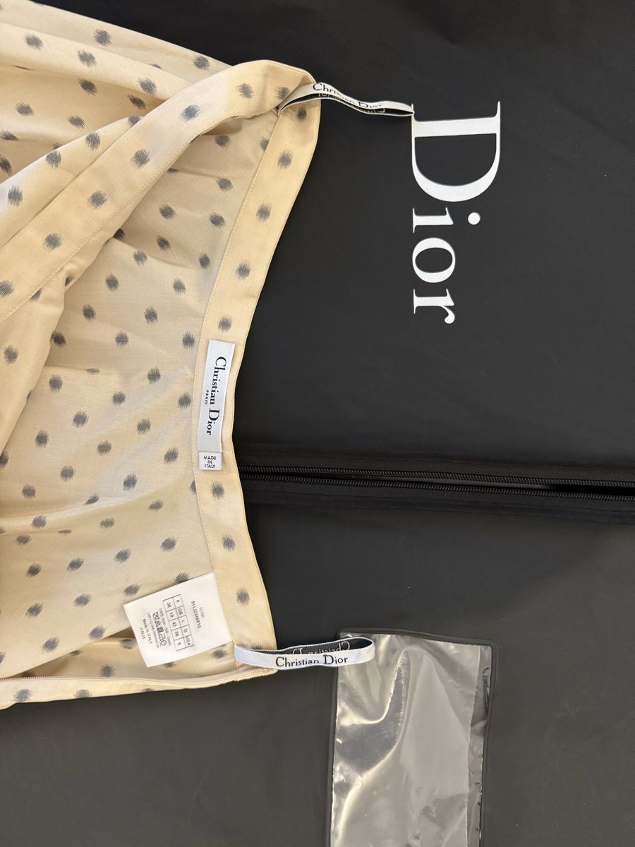 Dior Gonne: Christian Dior Seidenrock mit Polka Dots – Nuovo (secondo la descrizione) da Zürich venduto da SF2023 2