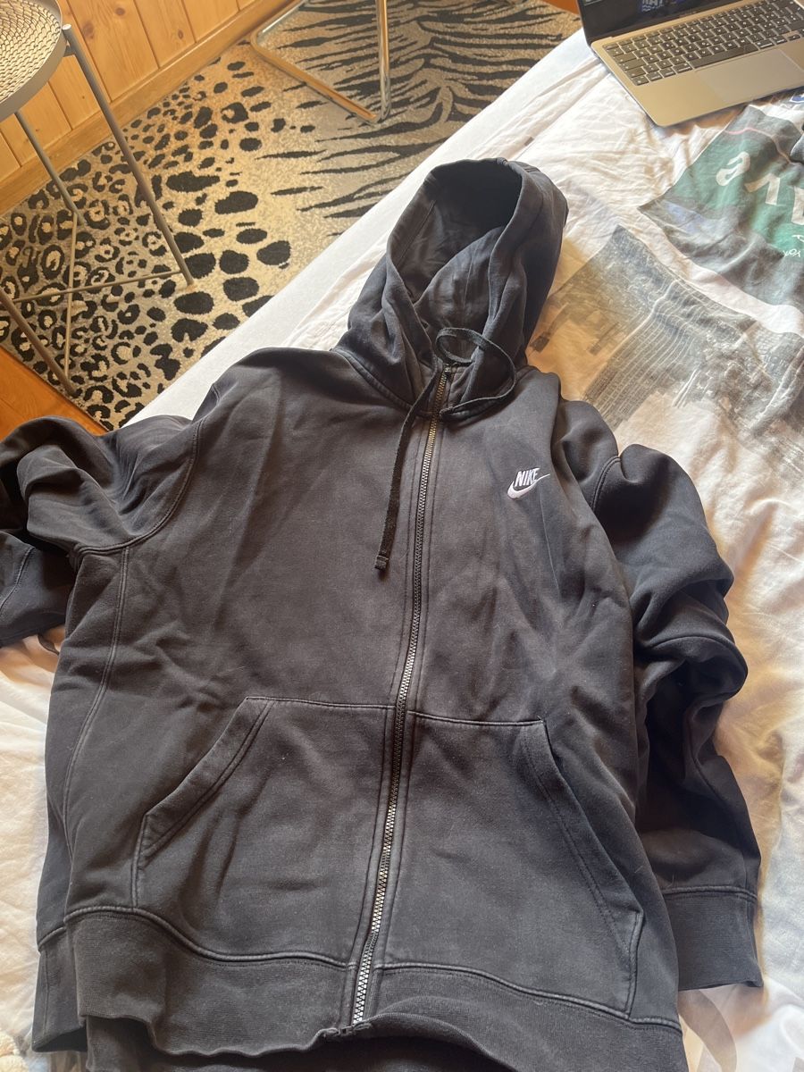 Nike Pulls & Sweat-shirts: NIKE HOODIE ZIP L – Neuf (Voir description) à Treyvaux par afa_7zpz