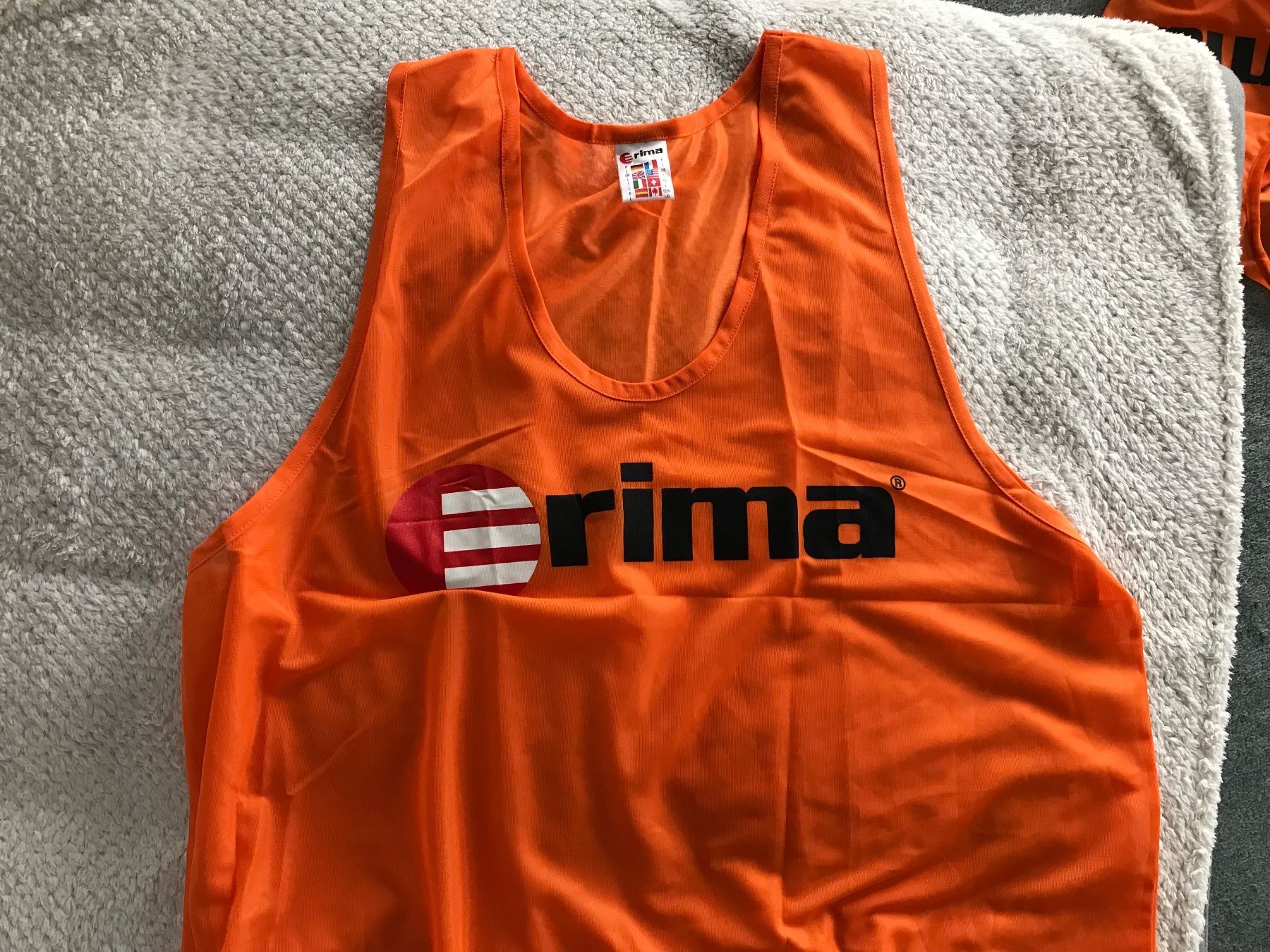 Maillots de corps & Pantalons: 7x Erima Leibchen Orange, Grösse L – D'occasion à Niederteufen par mix18