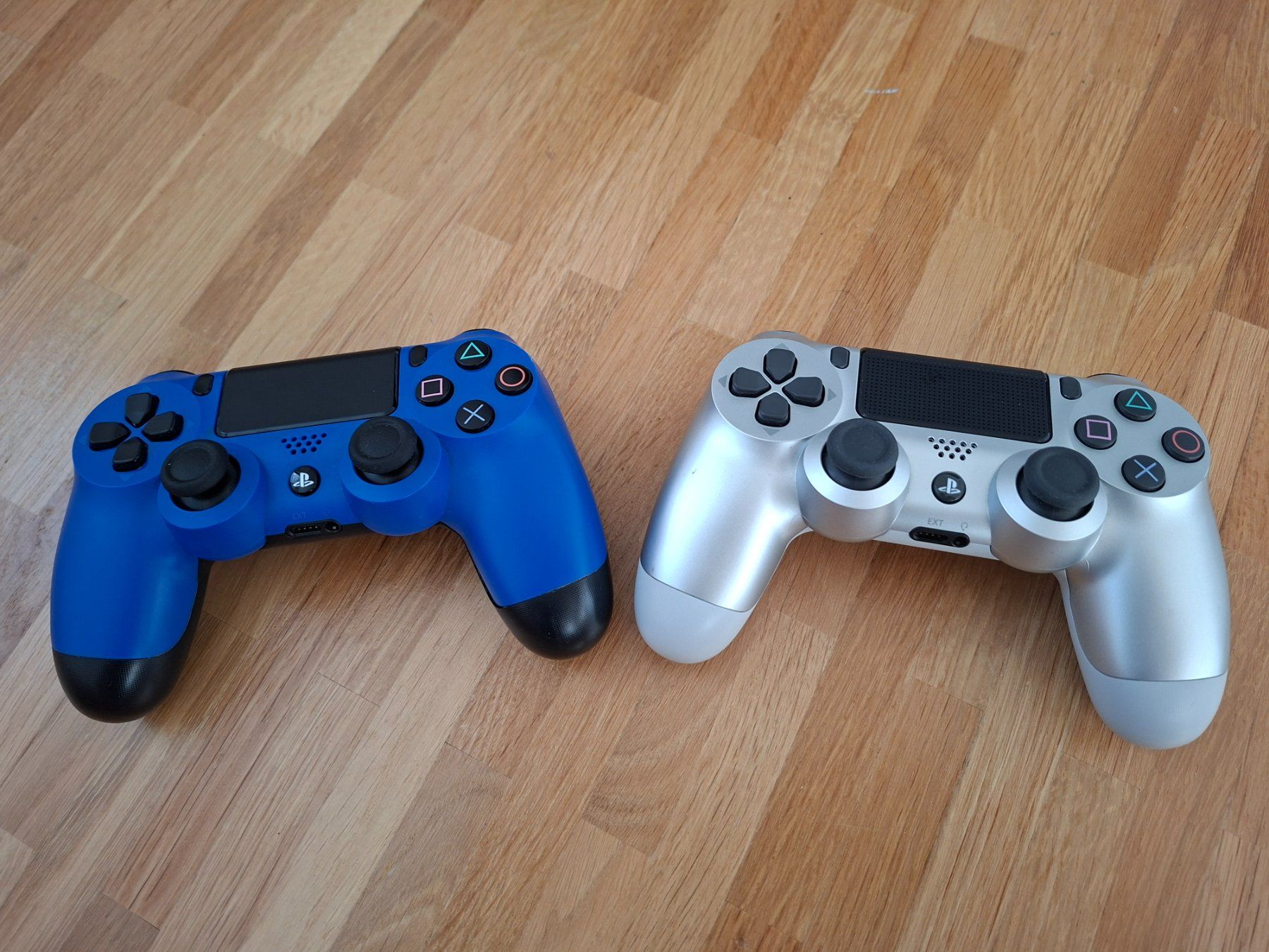 Sony Console: Playstation 4 mit 2 Controllern – Usato da Amriswil venduto da lappinho 1