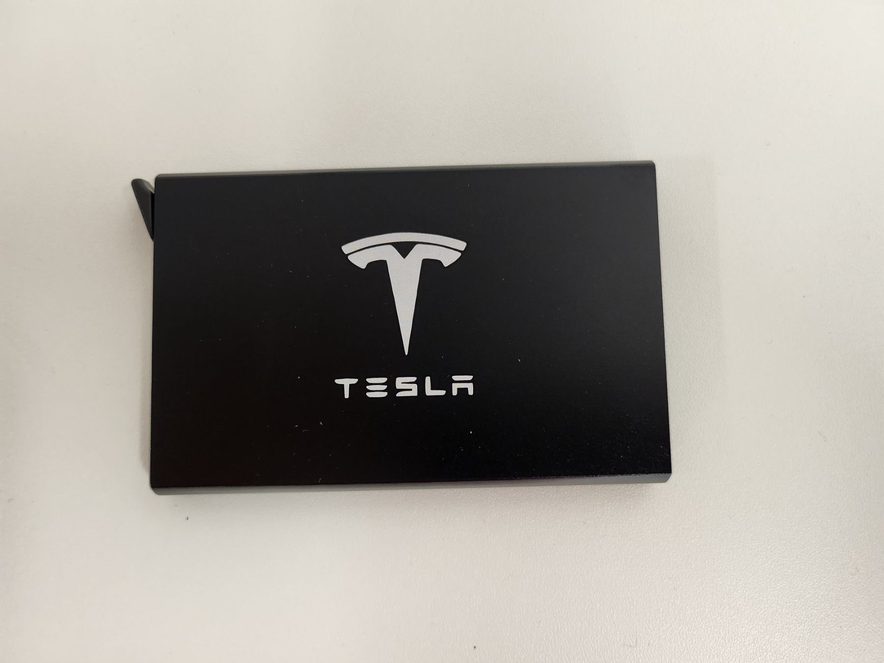 Brieftaschen: Kreditkarten Etui mit Tesla Logo – Neu und originalverpackt aus Niederurnen von Ghost.recon 3