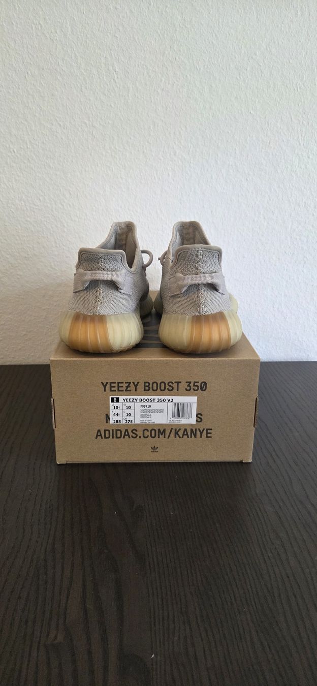 Adidas Scarpe da uomo: Adidas Yeezy Boost 350 V2 – Usato da Basel venduto da Localheatmarket 2
