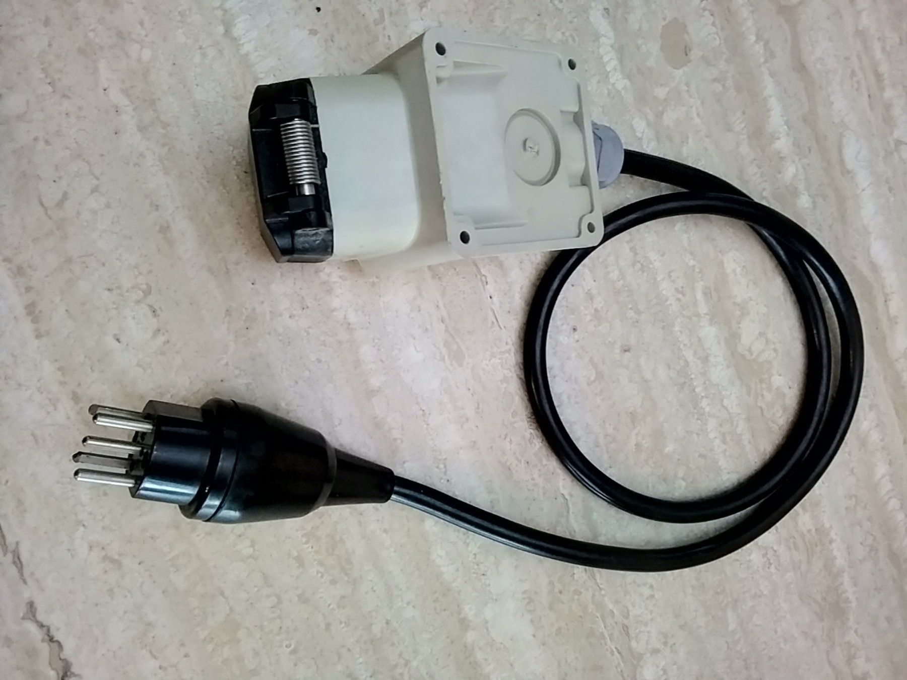 Unità & Adattatore: Rallonge adaptateur 380 Volts – Usato da Courgenay venduto da Lolam 1