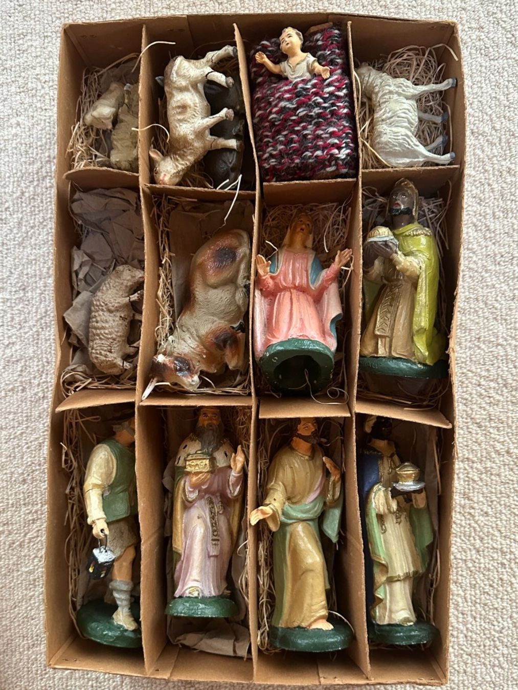 Toutes les décorations: Weihnachtskrippe mit Figuren – D'occasion à Hilterfingen par Tomz 7