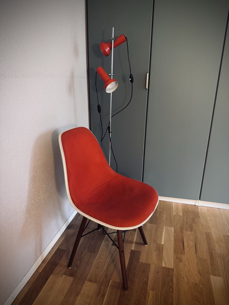 Eames Sedie: Chaise Eames originale vintage, rouge, parfait état! – Usato da Romont / BE venduto da kotao
