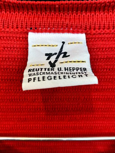 Pullover & Sweatshirts: Reutter U. Hepper Rote Strickjacke mit Rippenmuster – Gebraucht aus Zug von vinokilo 3