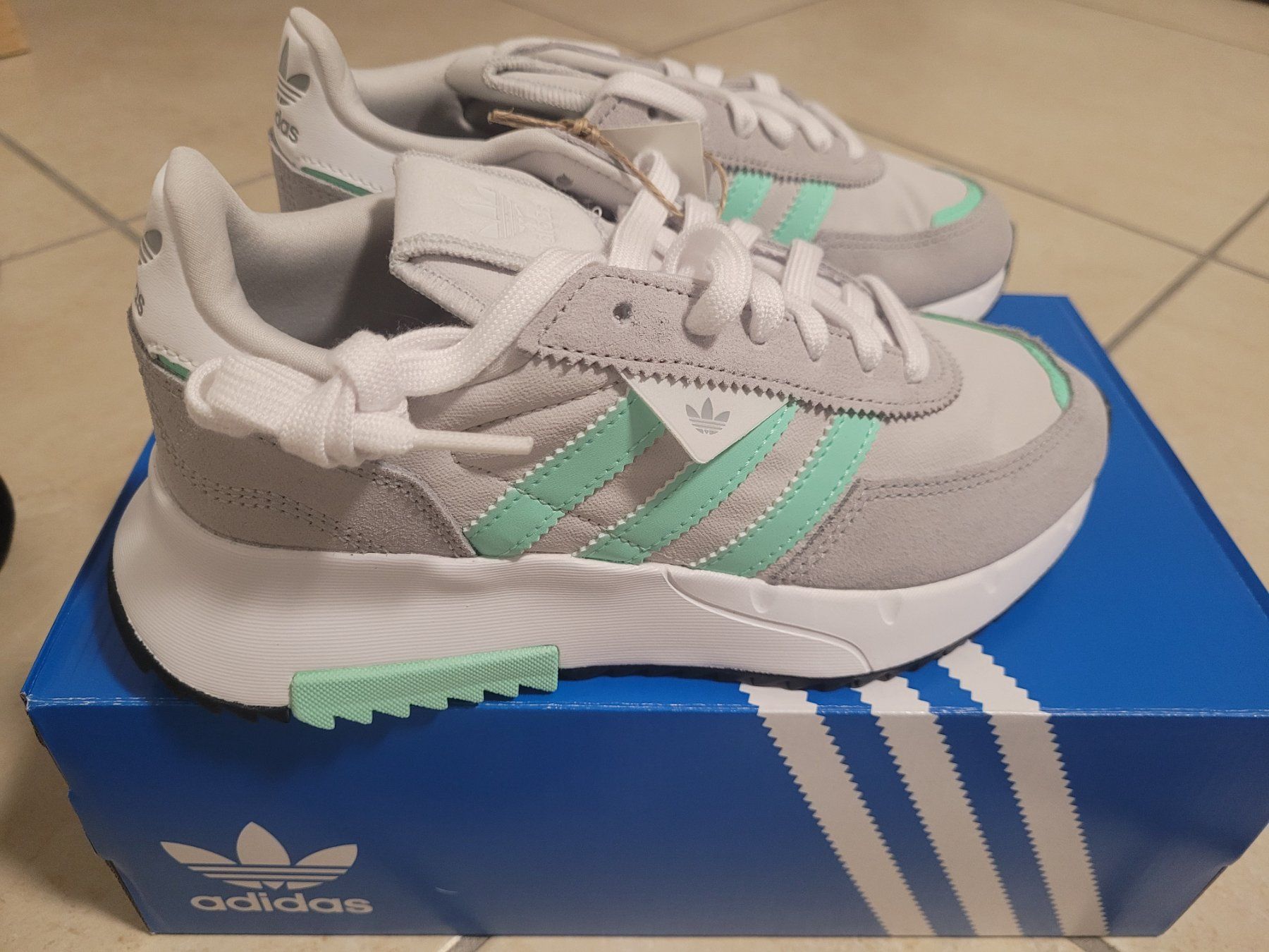 Adidas Scarpe da donna: Chaussures Adidas Retropy 36 2/3 – Nuovo e nell'imballaggio originale da Courtaman venduto da Bluejazz 2