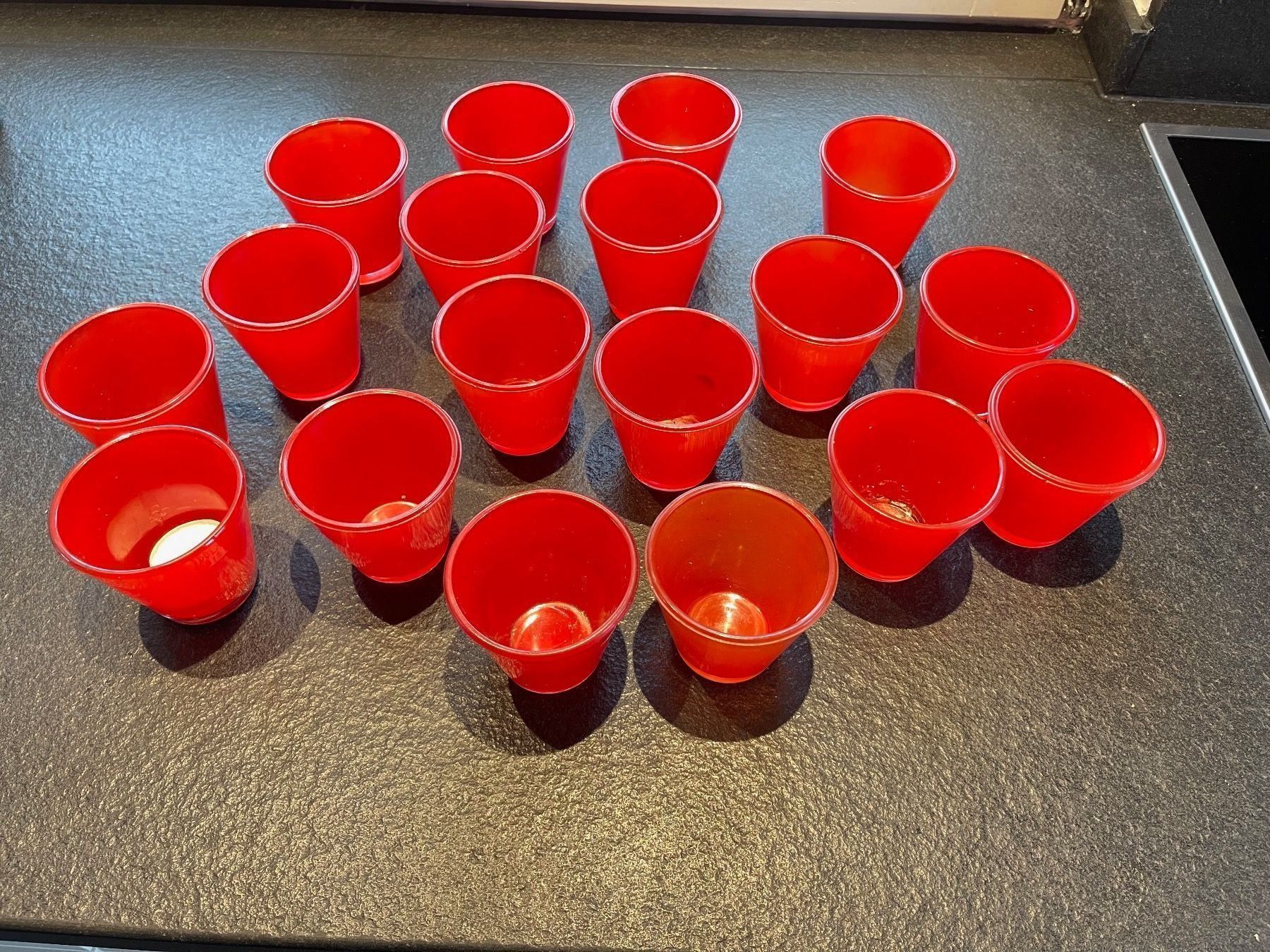 Tutte le decorazioni: Party Time: 18 rote Teelicht- Gläser, Set – Usato da Winterthur venduto da 1956ingi
