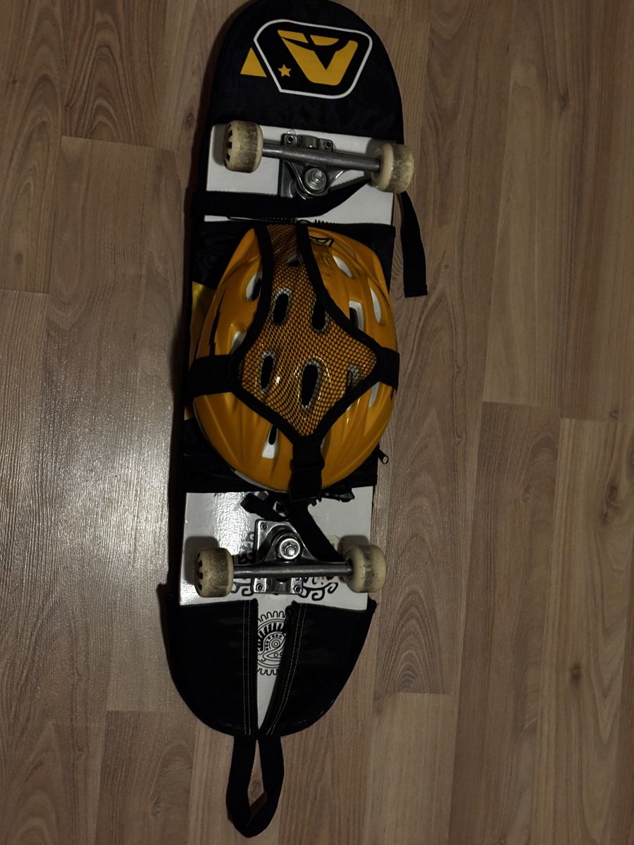 Skateboards: Skateboard d'occasion + Casque jaune – Usato da Martigny venduto da AmandineBe