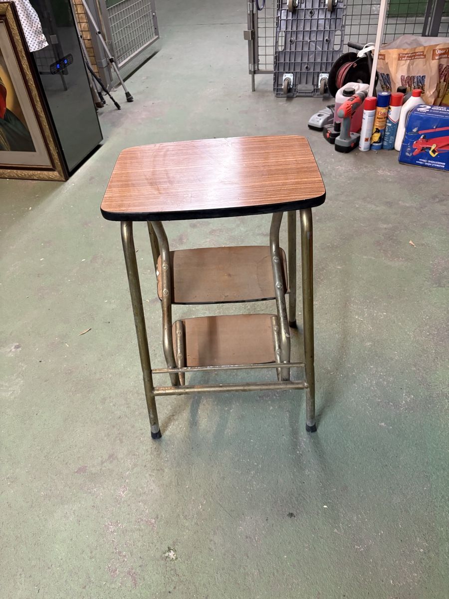 Sgabelli: Retro Trittschemel Hocker mit 2 Stufen, Holzoptik, – Usato da Basel venduto da tar92