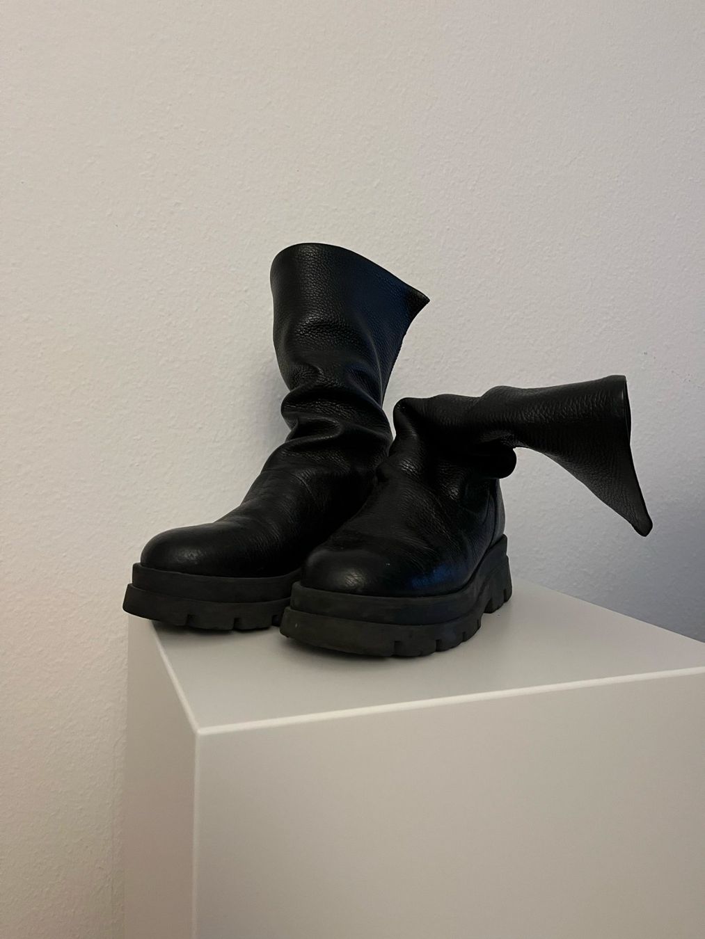 Scarpe da donna: Black boots Zipper – Usato da Zürich venduto da ing_d6d9 3