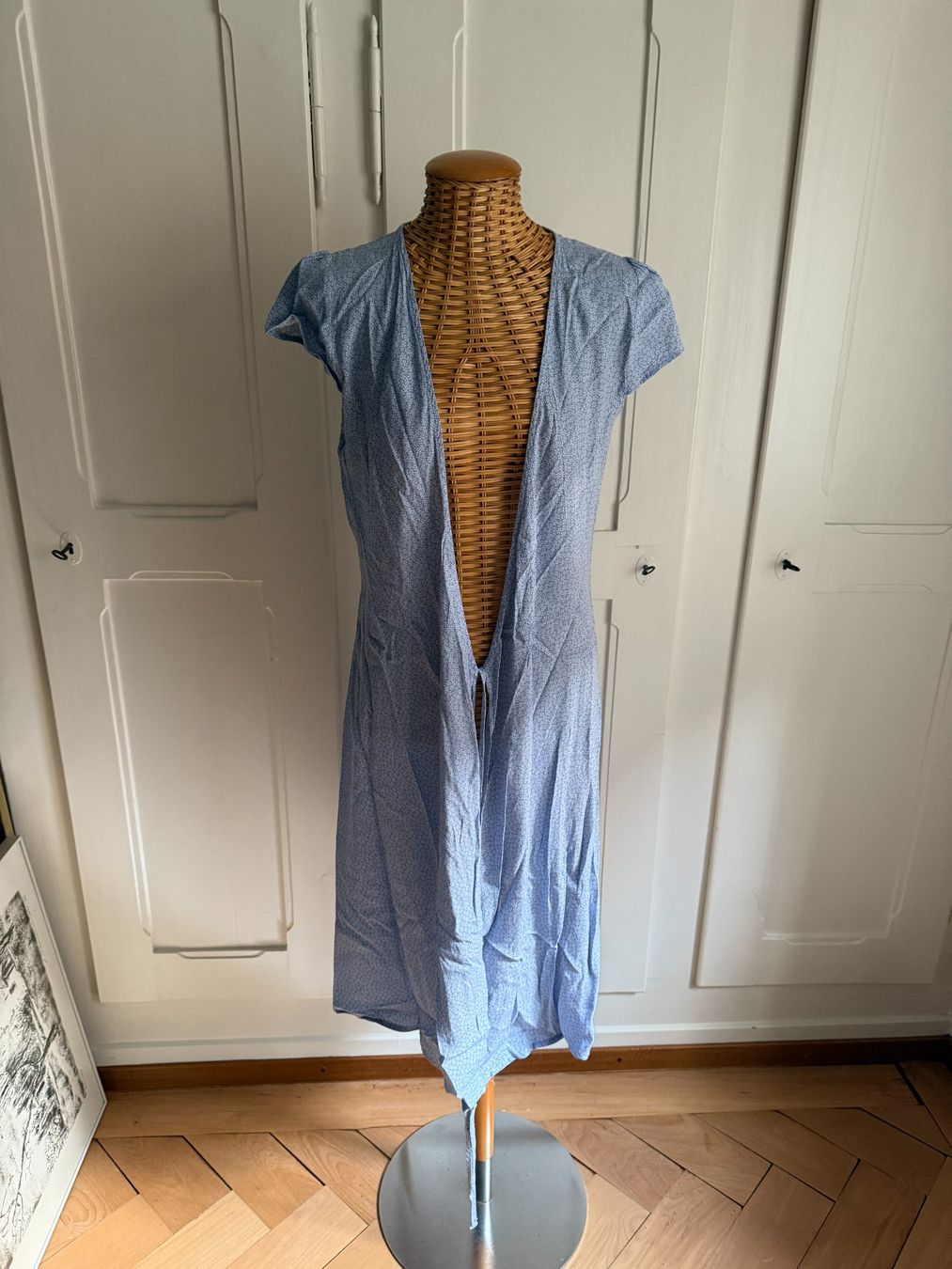 Brandy Melville Giacche: BRANDY MELVILLE - Jäckchen hellblau-weiss geblümt – Usato da Zürich venduto da Diazaio