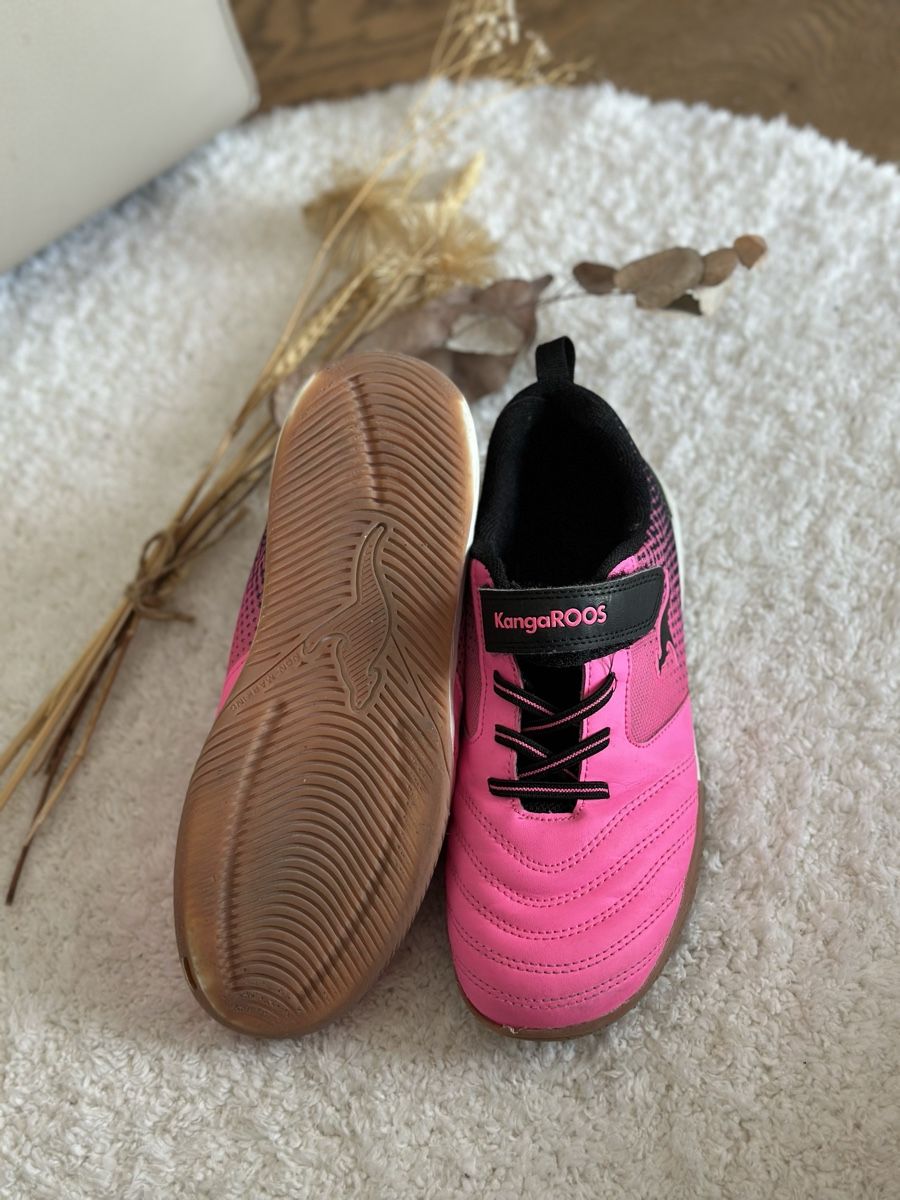 Scarpe per ragazze: Kangaroos Hallenschuhe Mädchen Gr. 36  – Usato da Obfelden venduto da dafae 1