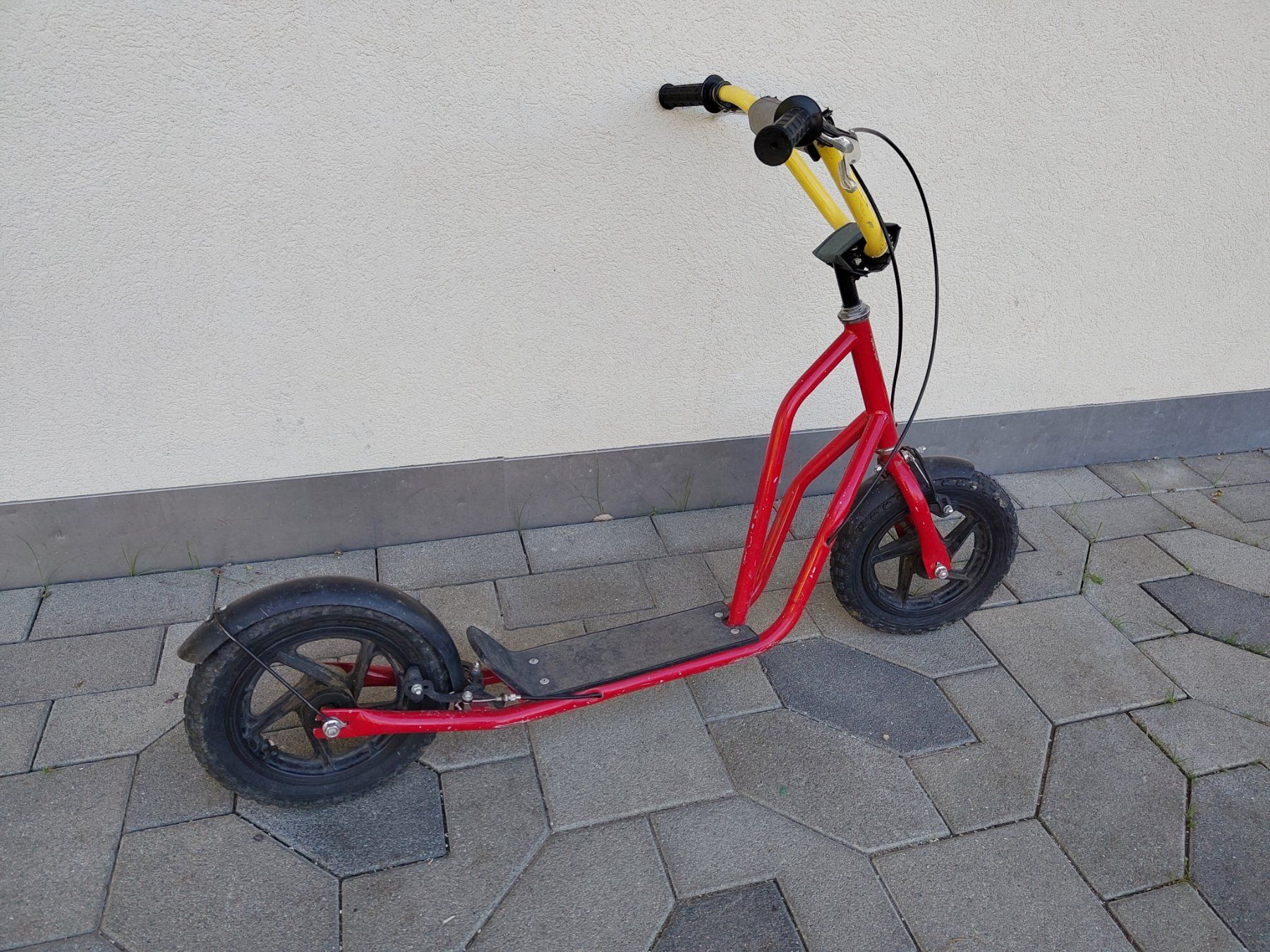 Veicoli per bambini: Trottinett mit Luftreifen – Usato da Heimiswil venduto da CEVI4you