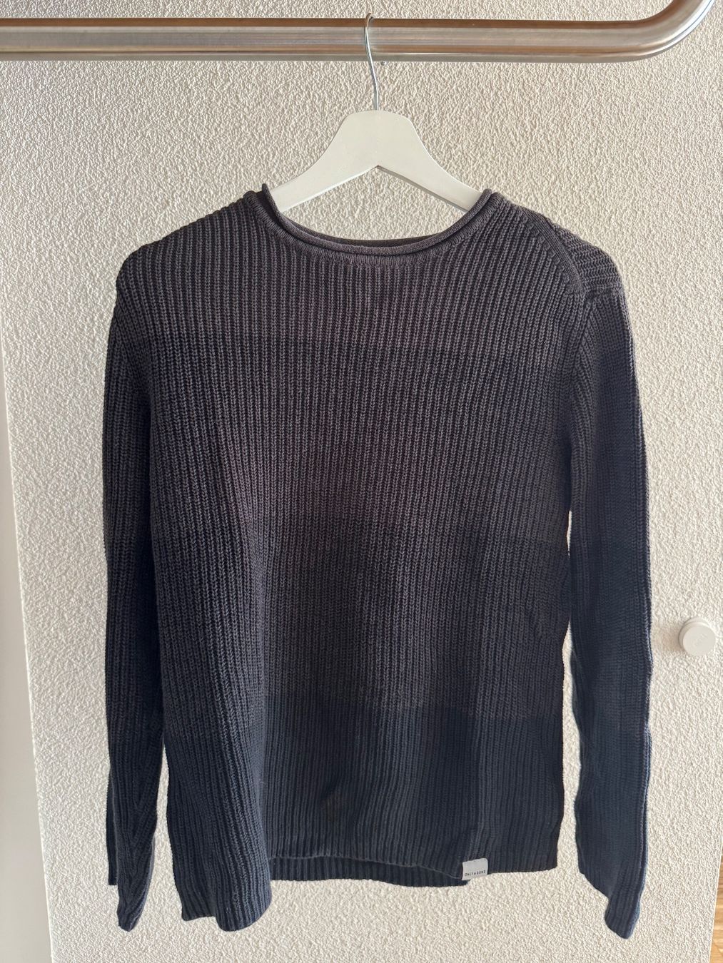 Maglioni & Felpe: Herren Pullover Only & Sons dunkelgrau gebraucht – Usato da Dübendorf venduto da gru_v8px