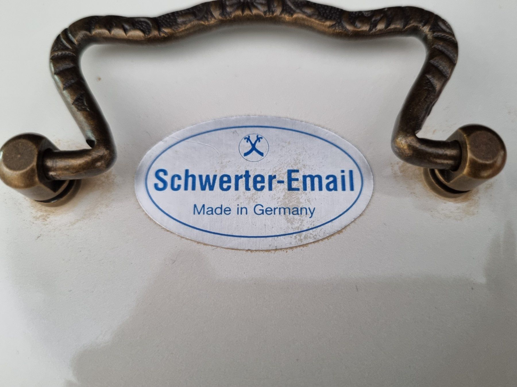 Contenitori & Simili: Schwerter-Email  Brotkasten/Tortenbehälter mit Blumendekor – Usato da Lenzburg venduto da freedomky 1