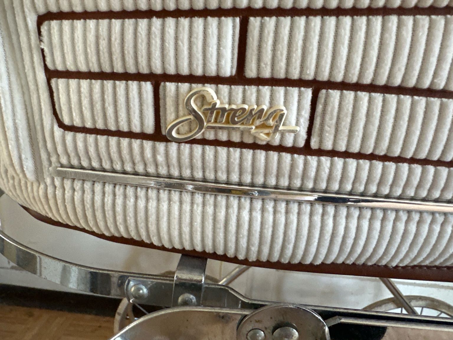 Carrozzine: Vintage Kinderwagen – Usato da Chur venduto da cor_m7br