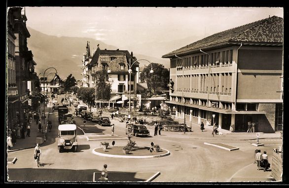 Cartoline postali: AK Interlaken, Bahnhofstrasse und Postgebäude – Usato da Berlin venduto da bartko-reher