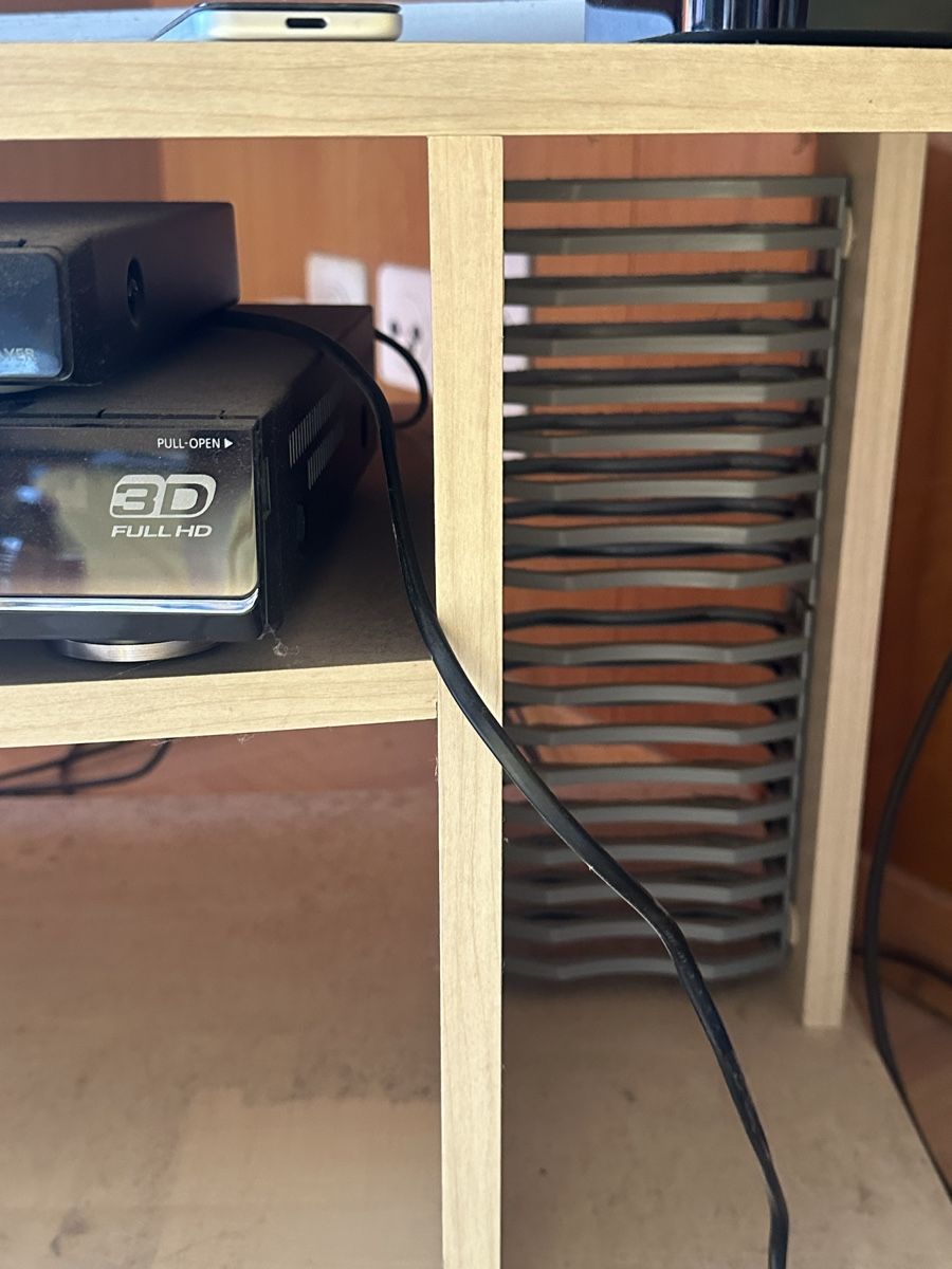 Mobili TV: Tv Möbel mit CD-Fach – Usato da Brienz venduto da SarMi7 1