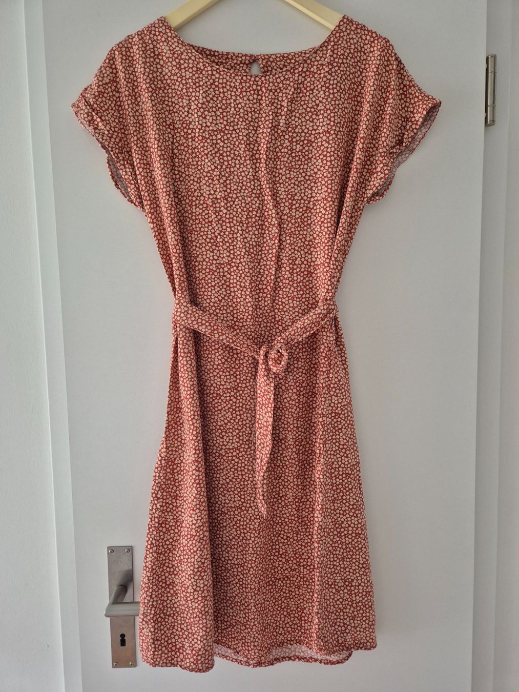 JDY Vestiti: Florales Kleid JDY Blumenmuster Gr. 36 – Usato da Mollis venduto da Kekie