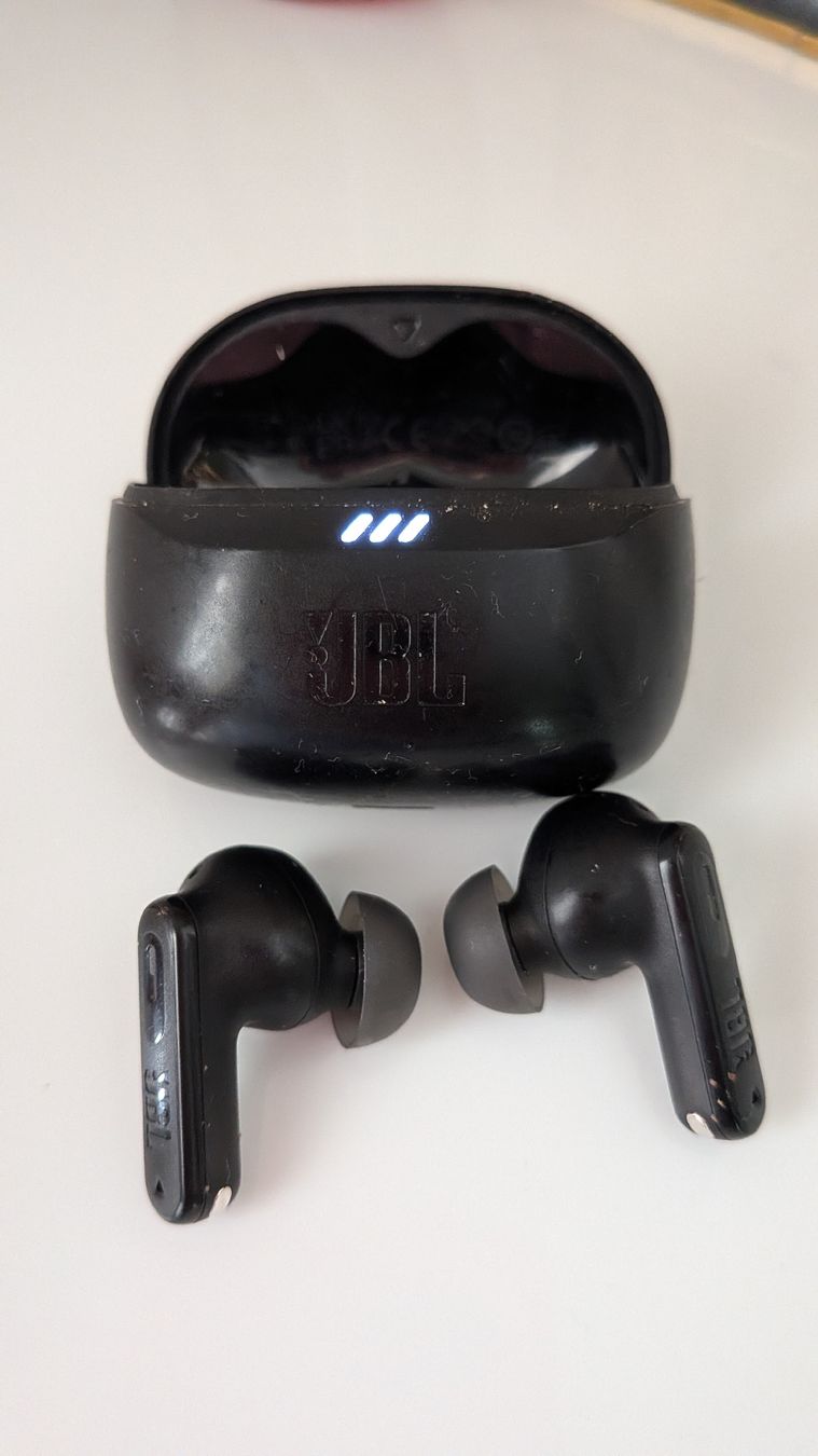 JBL Cuffie: JBL Tune Buds Bluetooth Kopfhörer schwarz gebraucht – Usato da Horgen venduto da Pondolinio 4