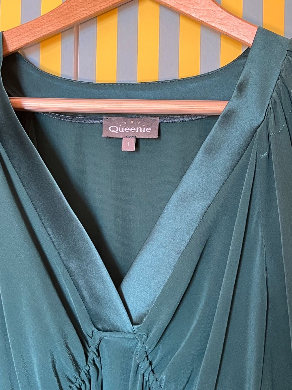 Robes: Robe Queenie taille 1 en soie 100% – Neuf (Voir description) à Pully par Artemisya 5