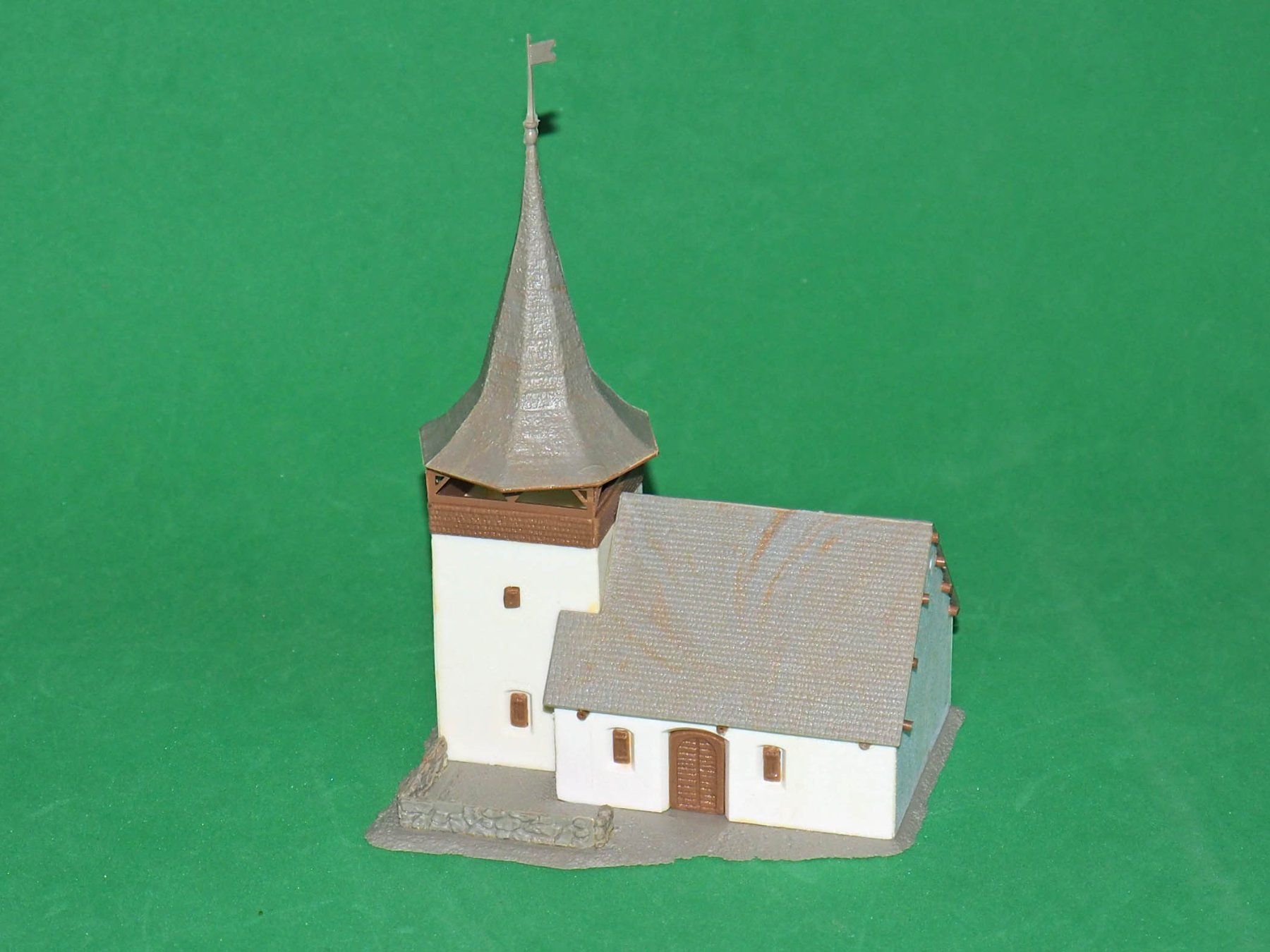 Kibri Modellini di ferrovie: Kibri Dorfkirche Sertig N – Usato da Riazzino venduto da bertowe