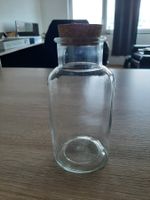 Glasgefäss / Vase mit Korkdeckel