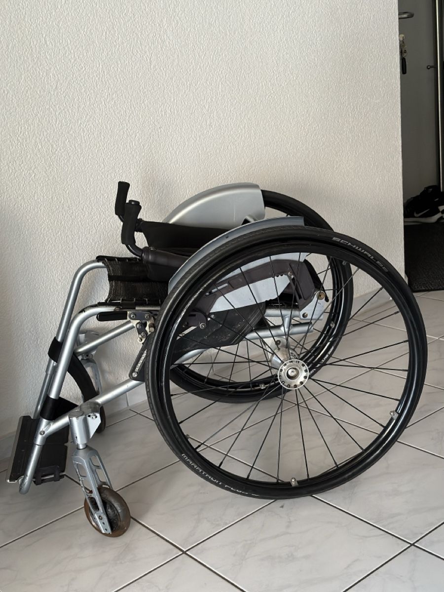 Sedie a rotelle: Proactiv Speedy Rollstuhl AF4.4 – Usato da Schübelbach venduto da Kandija 4