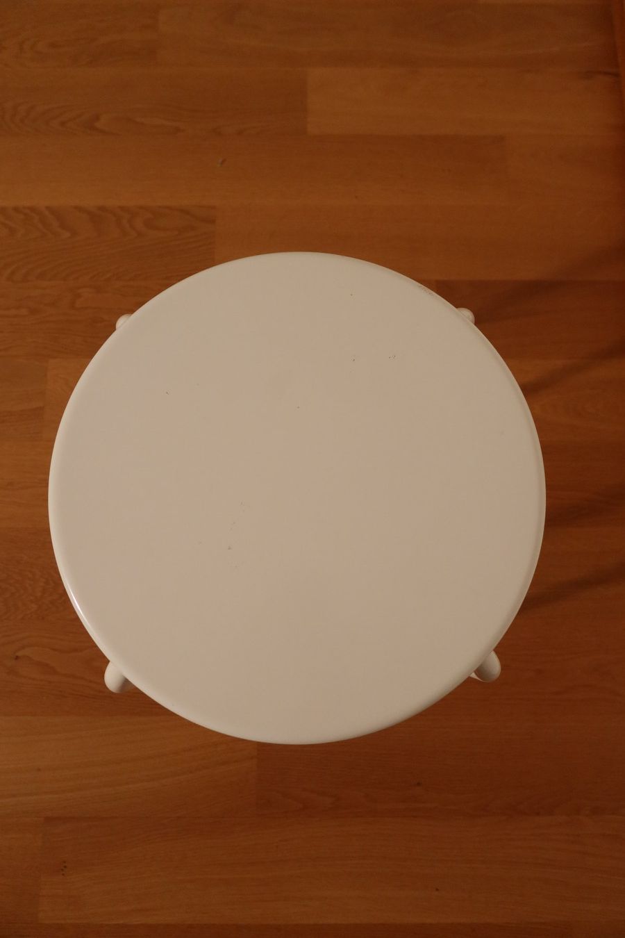 Ikea Tabourets: Metallhocker weiss – D'occasion à Kilchberg ZH par and_y5q6 2