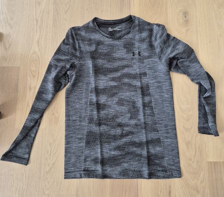 UNDER ARMOUR Sportshirt langarmig (Neupreis ca. 50 CHF)