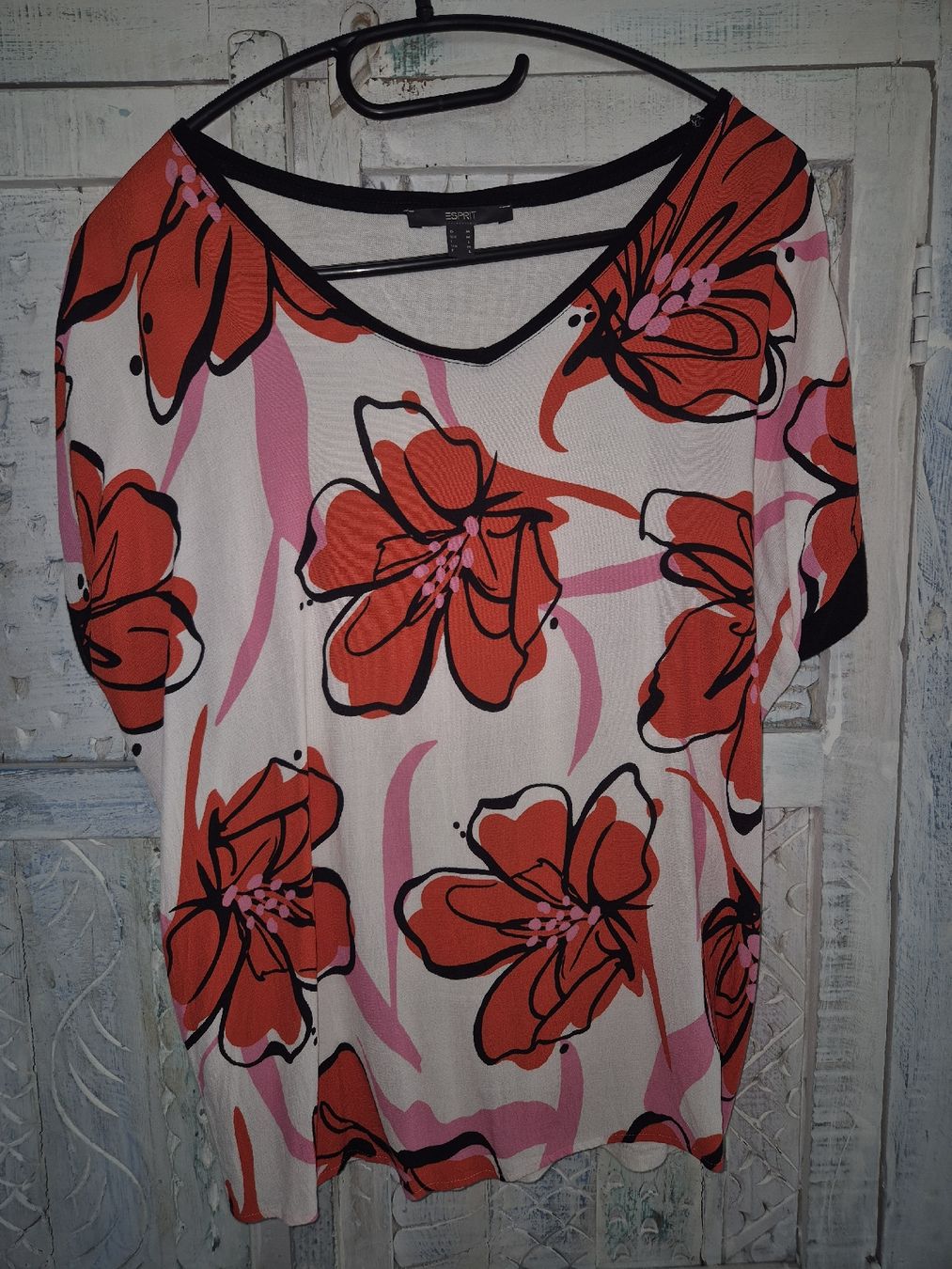 Esprit T-Shirts: Damen Shirt mit Blumenmuster Grösse M – Gebraucht aus Reinach BL von NeuEntdeckt