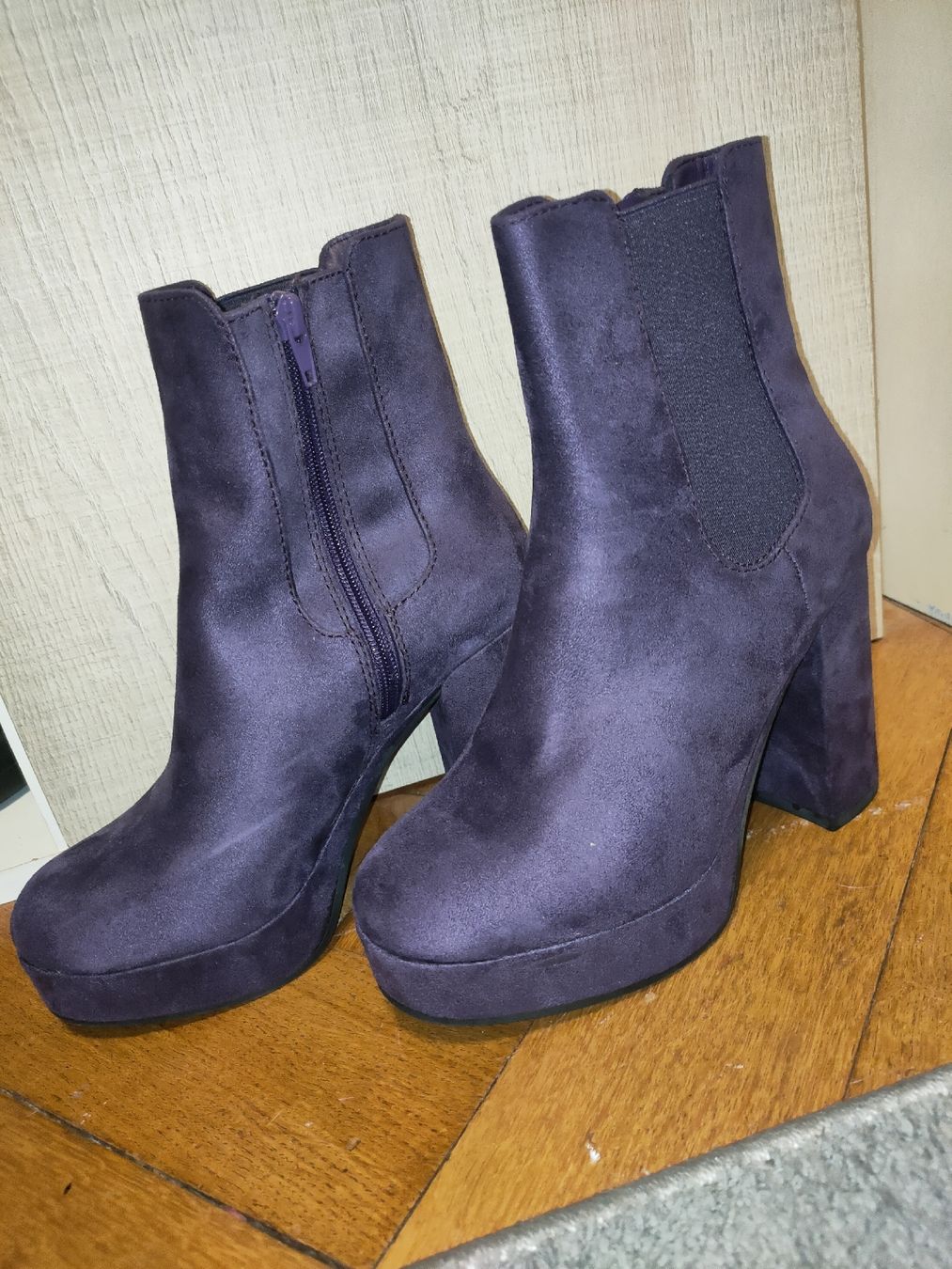 Dosenbach Scarpe da donna: Bottines violettes à talons hauts, taille 36 – Nuovo (secondo la descrizione) da Lausanne venduto da Cassandra11