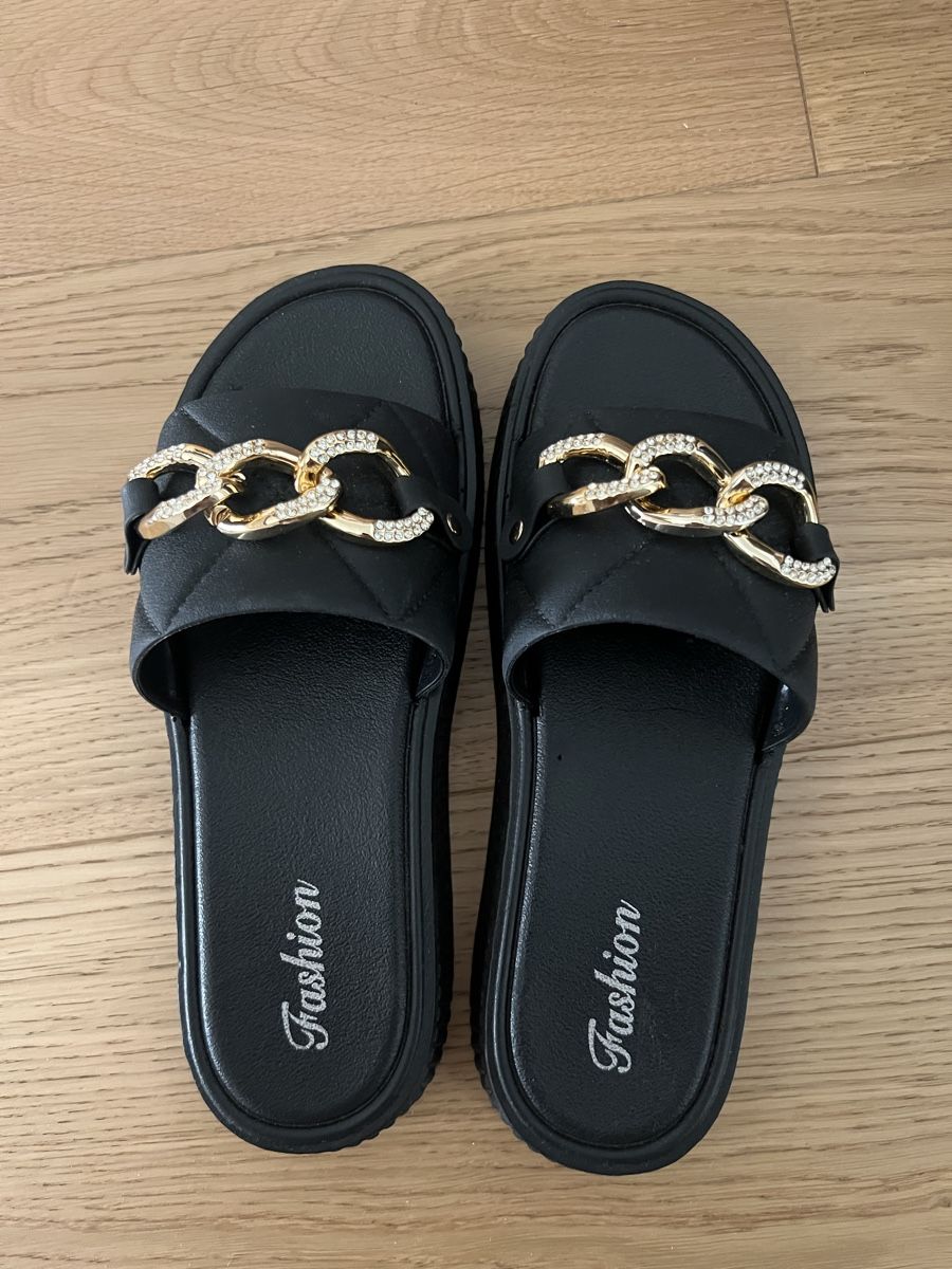 Scarpe da donna: Slippers schwarz Grösse 40 – Usato da Emmen venduto da lor_dk57