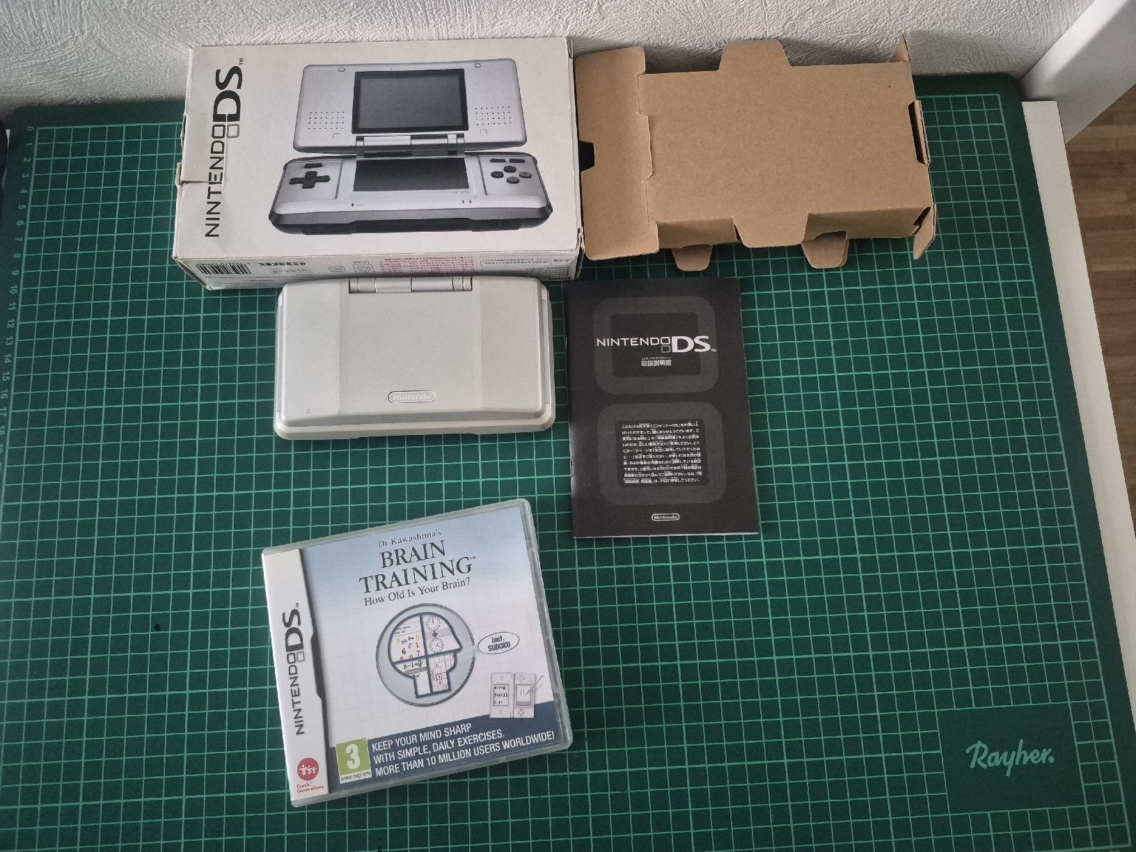 Nintendo Console: Nintendo DS Original Silver - Complete in Box + Game! – Usato da Meyrin venduto da Retro-GZ