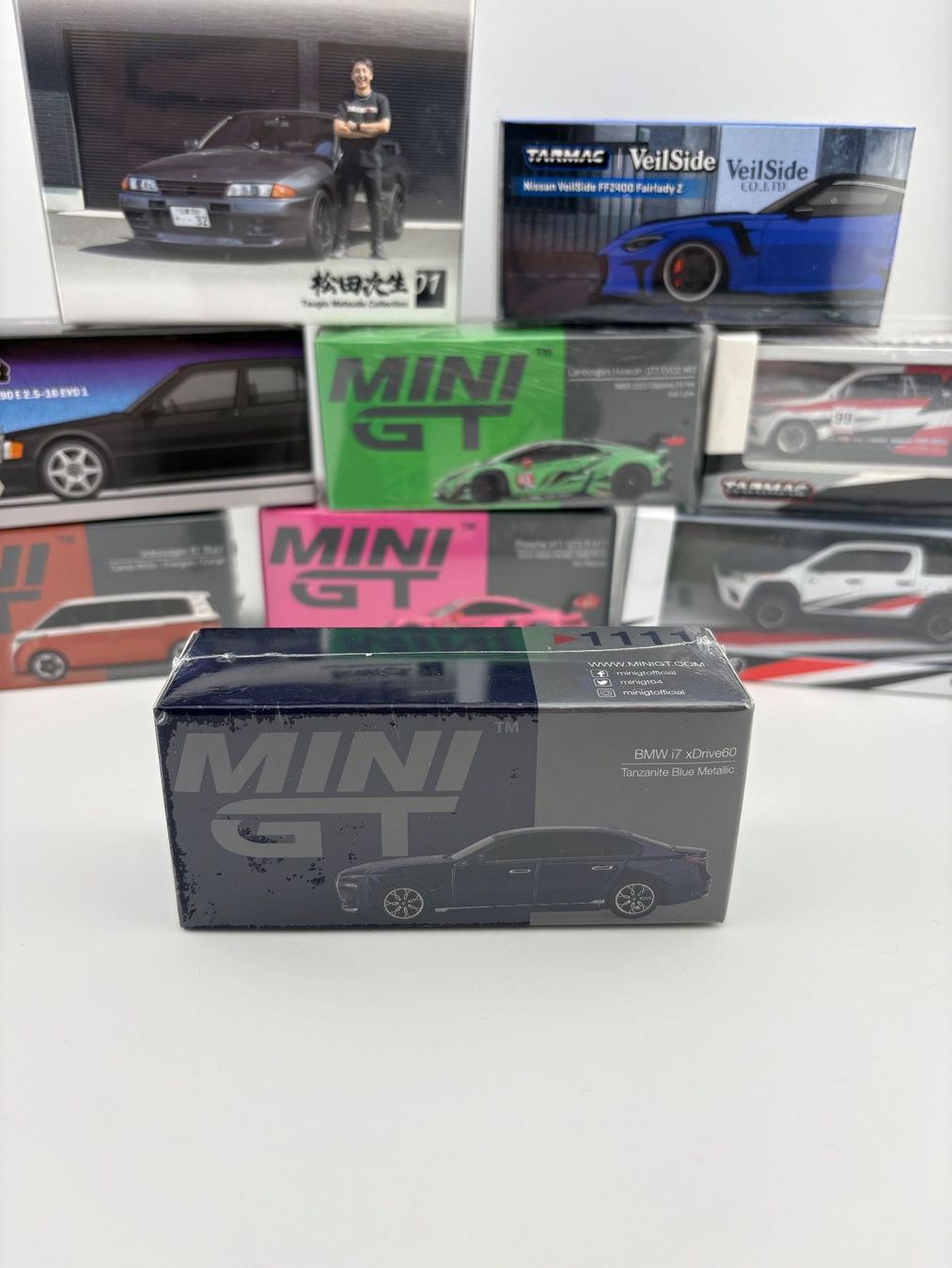 Hot Wheels Modellini d'auto: Mini GT BMW i7 XDrive60 - 1111 – Nuovo e nell'imballaggio originale da Flawil venduto da HeisseReifen