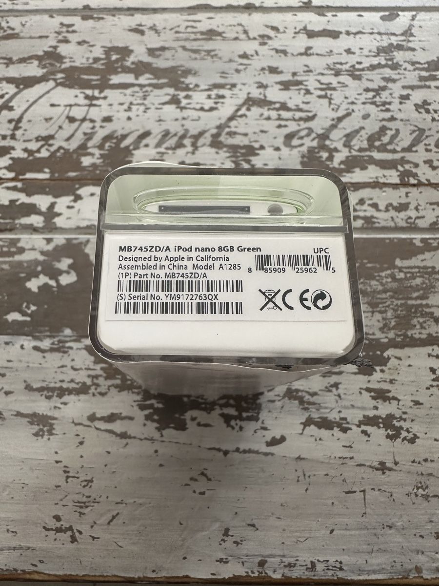 Apple Lettore multimediale portatile: iPod nano 8GB Green – Nuovo e nell'imballaggio originale da Würenlingen venduto da Tombola 1