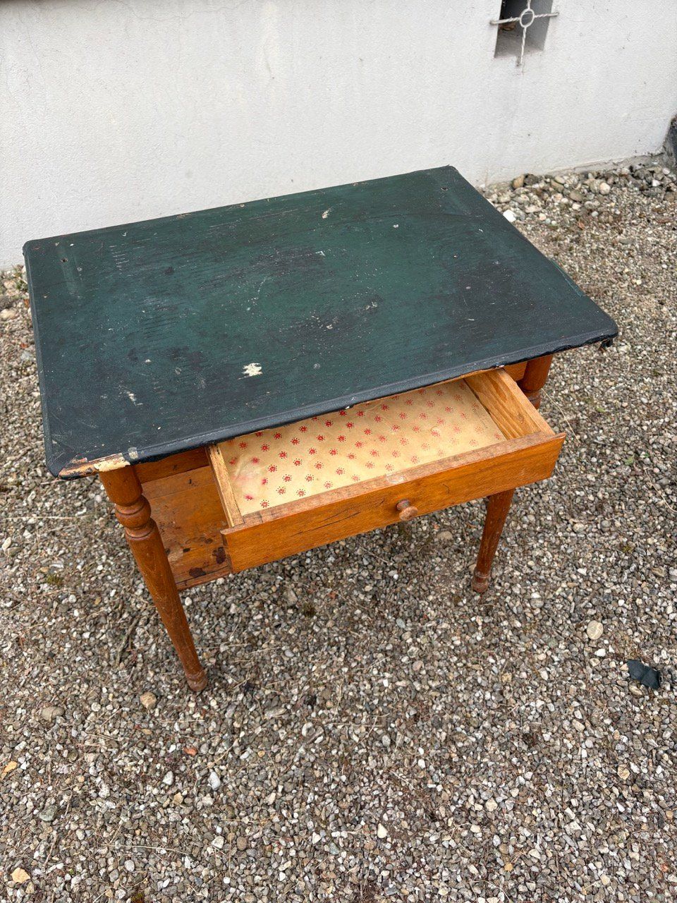 Tables: Antiker Beistelltisch – Défectueux à Ins par ab_80 4
