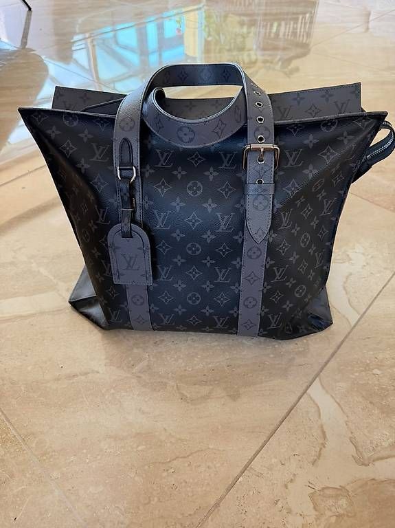 Sacs: Louis Vuitton Cabas Light Monogram Eclipse Black  – D'occasion à Diessenhofen par deu_5fnl 1