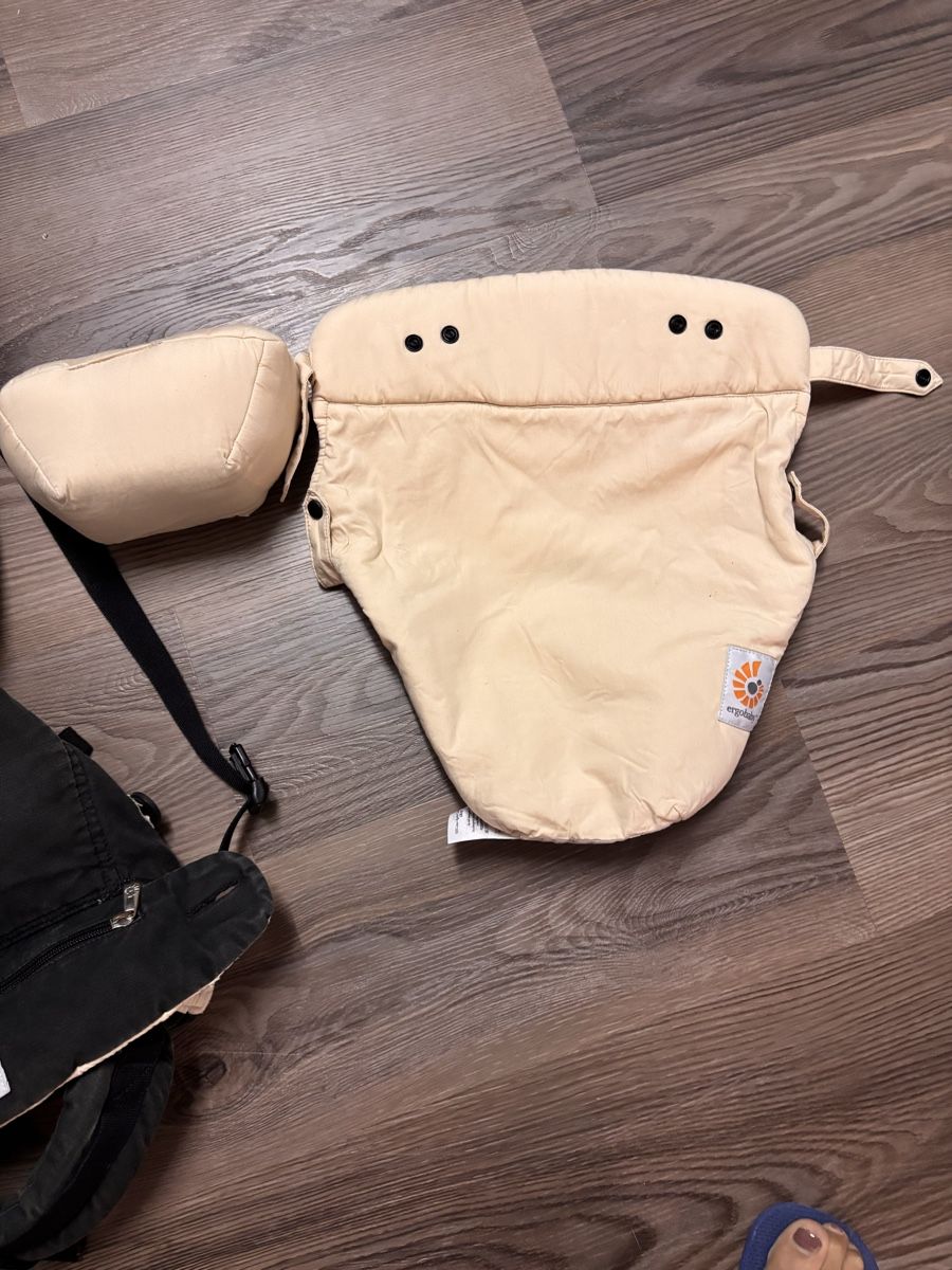 Ergobaby Marsupi portabebè: Ergobaby Baby Carrier black beige – Usato da dübendorf venduto da ade_jx2s 2