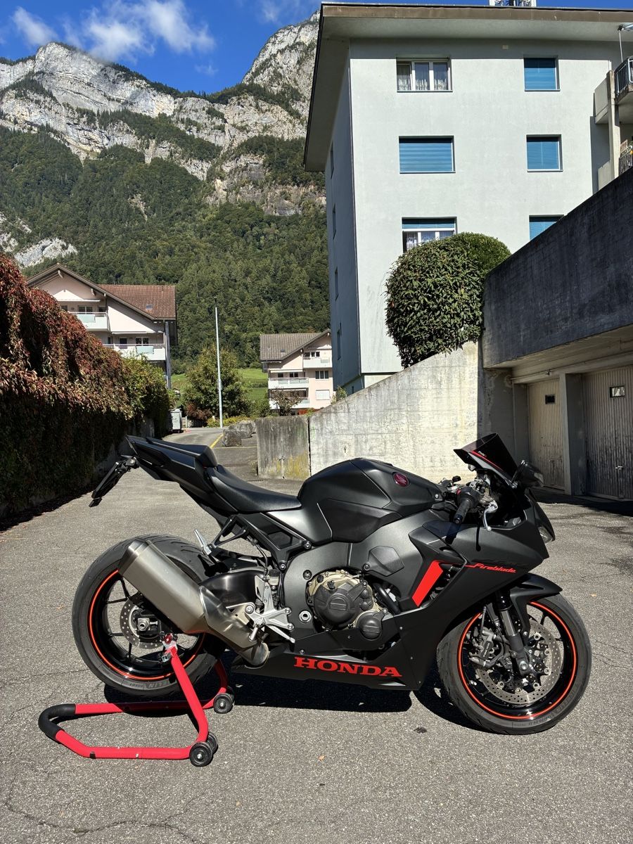 Honda Strada: Honda cbr 1000 rr sc77 – Usato da Mels venduto da Nikola1997 2