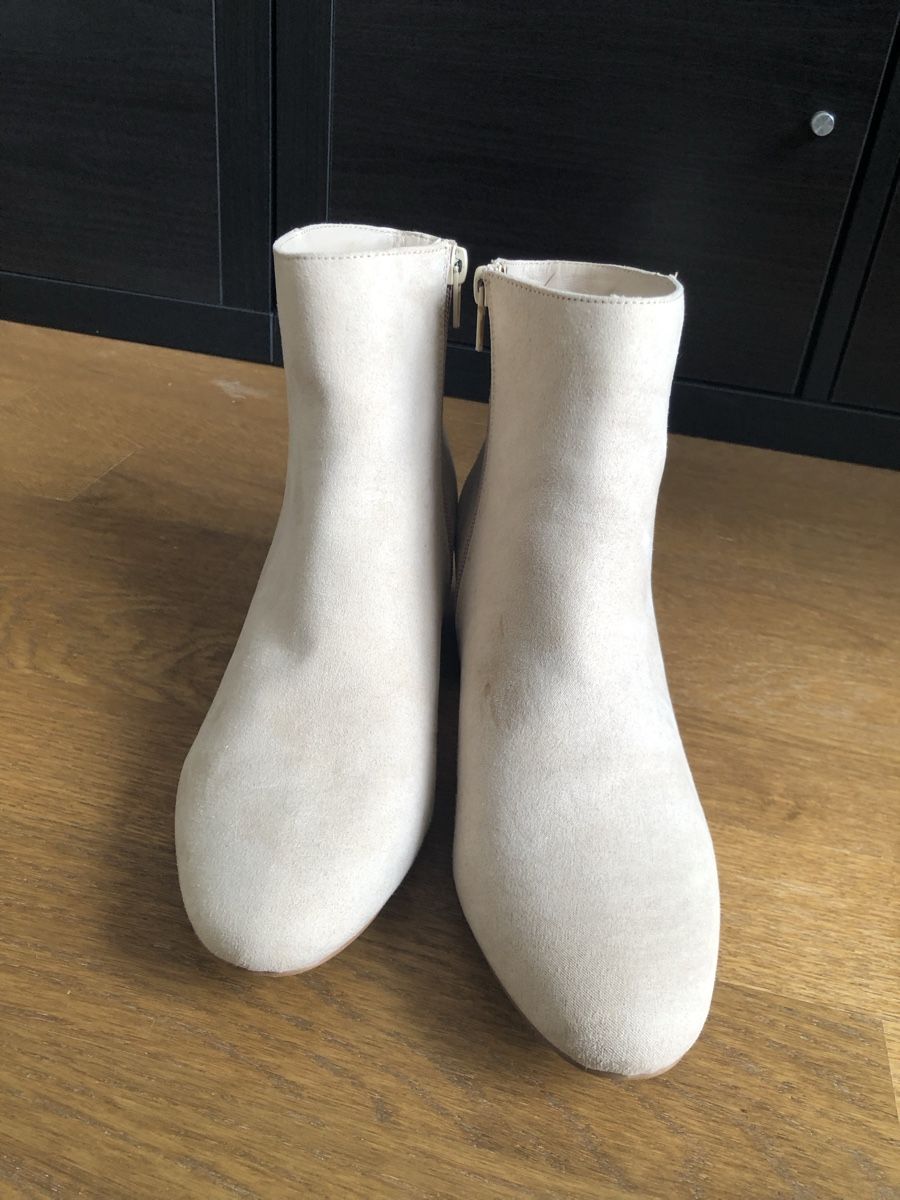 Damenschuhe: Stiefeletten – Gebraucht aus Gamprin von Minabal 1
