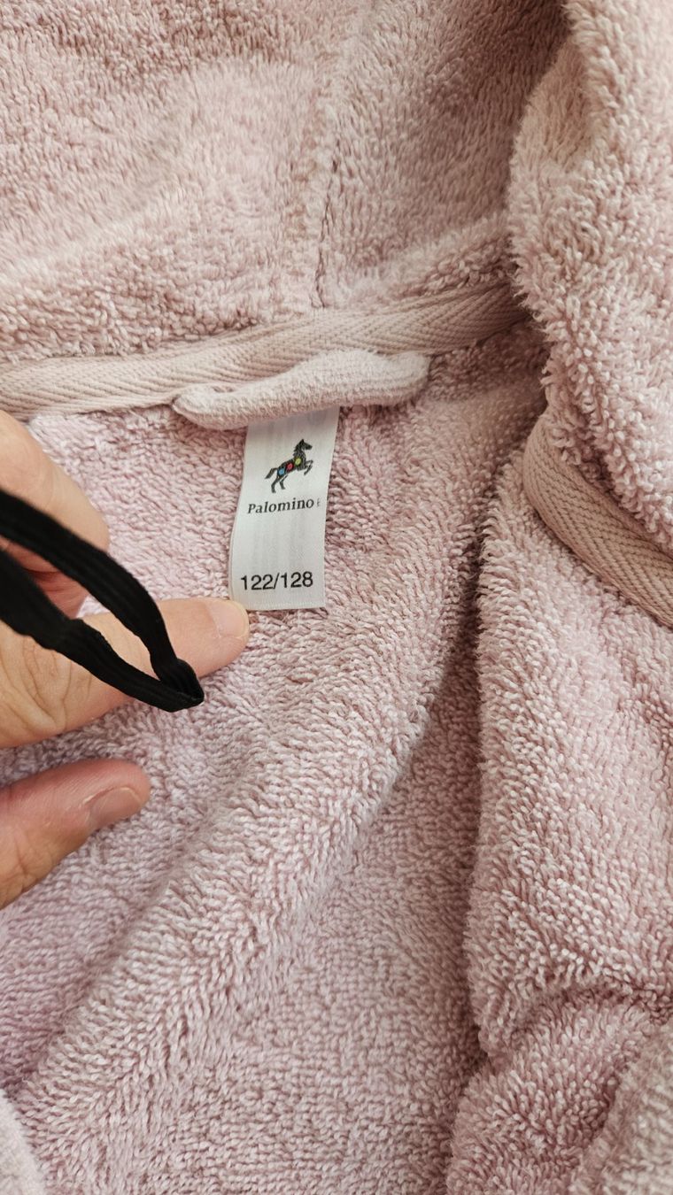 C&A Bademäntel: Flauschiger Bademantel, Gr. 122/128, Rosa – Gebraucht aus Escholzmatt von _die_Kaempferin 1