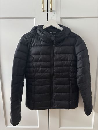 Schwarze Winterjacke von ONLY, Grösse M, Top Zustand!